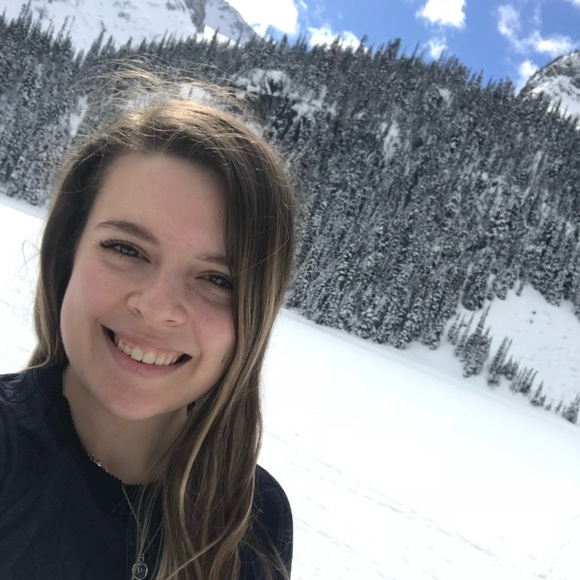 Meet your Posher, Cristina - Picture 1 of 1